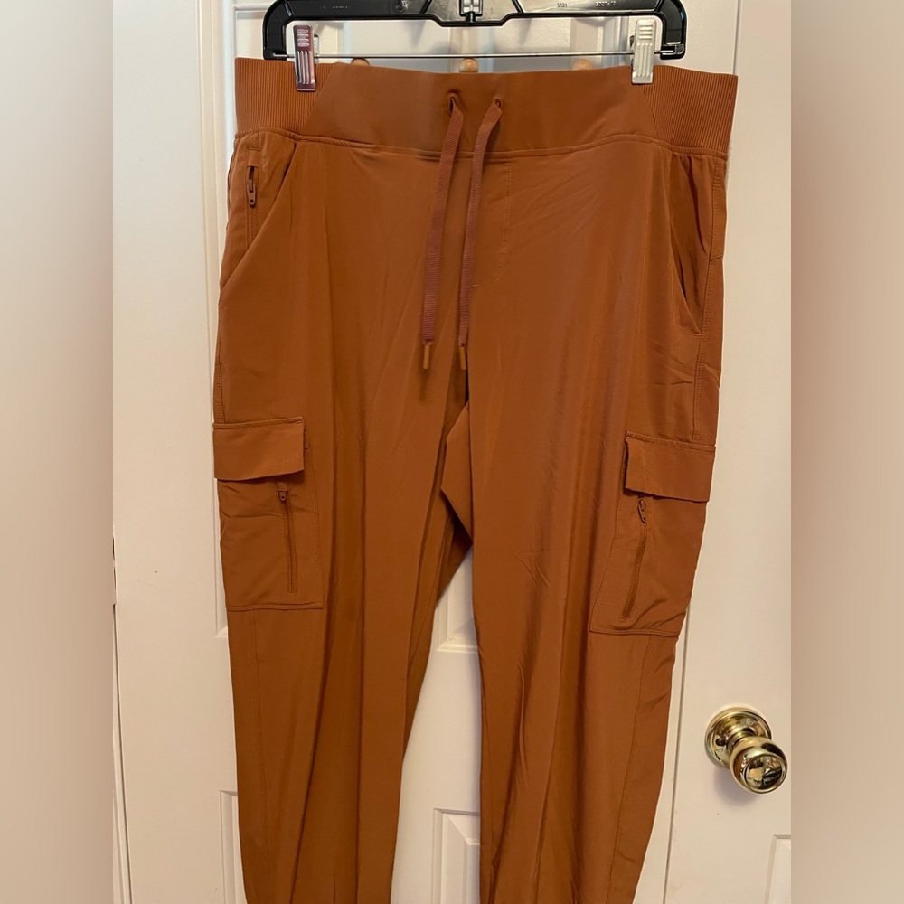 All In Motion Stretch Woven Taper Cargo Pants